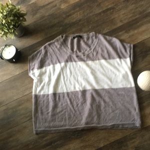 Light material sweater tee